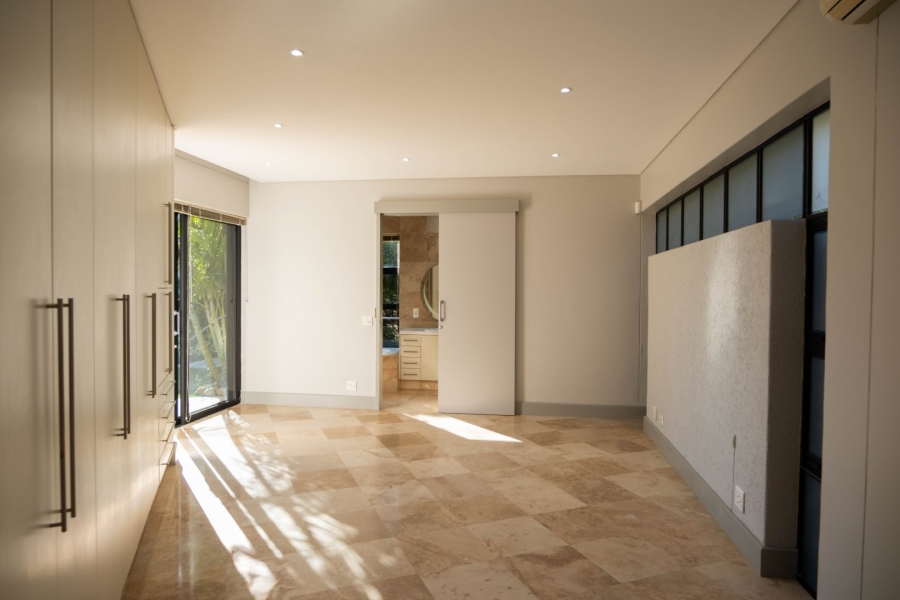 To Let 5 Bedroom Property for Rent in Llandudno Western Cape